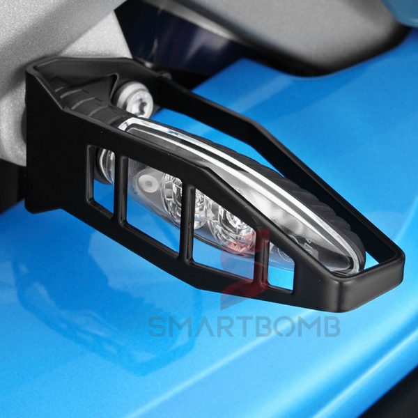 Protezione Frecce LED Alluminio indicatori BMW in primo piano